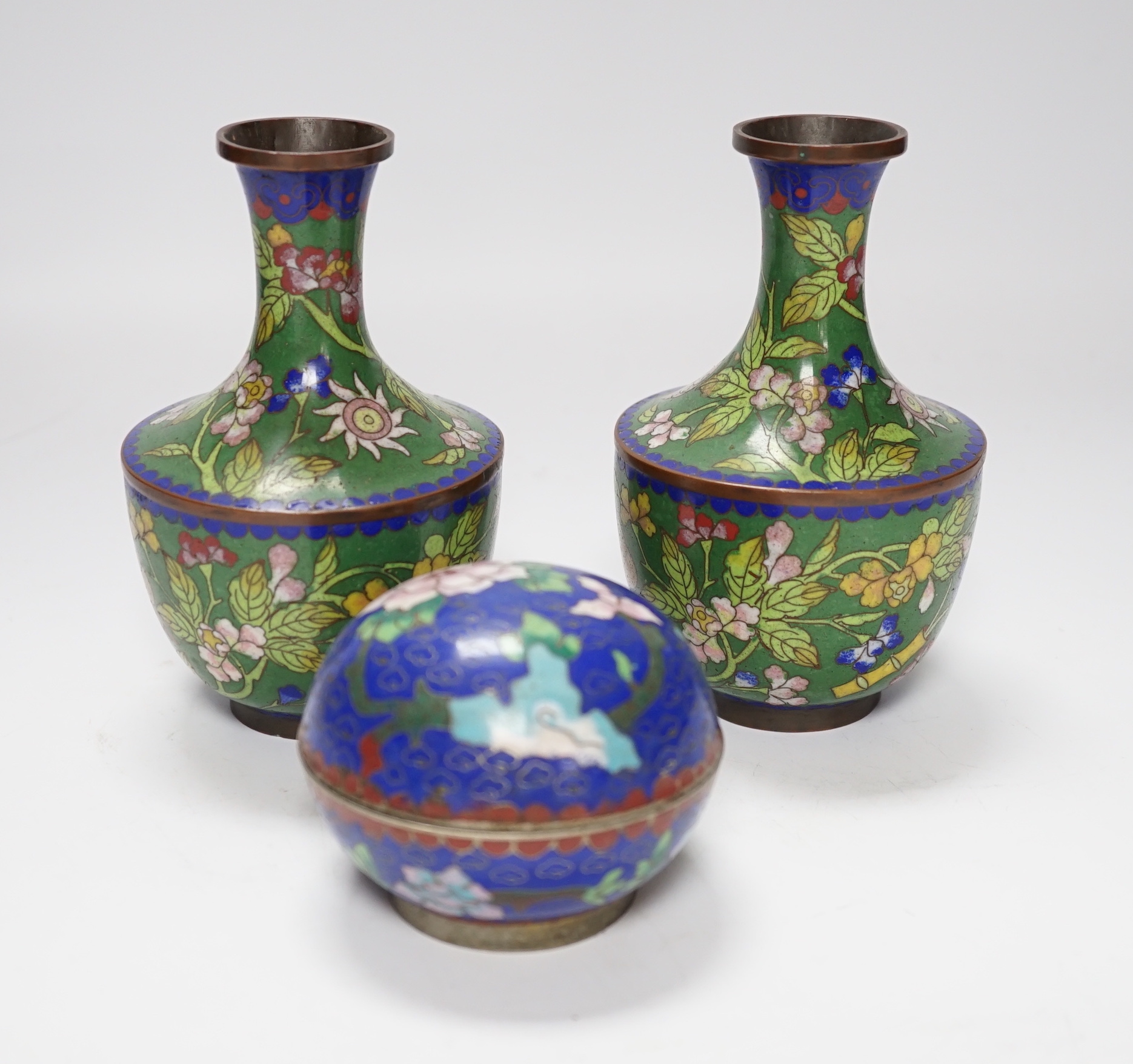 A pair of Chinese cloisonné enamel vases and a box and cover, vases 14cm high